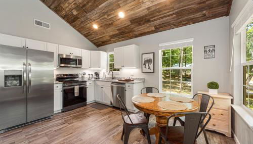 Coyote Cabin at Woodland Retreat at DeSoto beside DeSoto State Park - Foto 3, stove, dishwasher, pet friendly, toaster, minibar