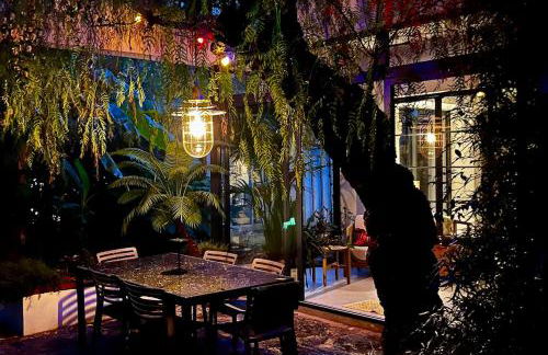 Magical Villa with Secluded Garden - Beach, Port & Centre - Photo 10