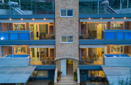 Grand Suites with Private Pools - Photo 76