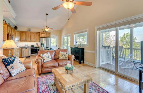 Lake-View Condo with Covered Deck in Hiawassee! - Foto 7