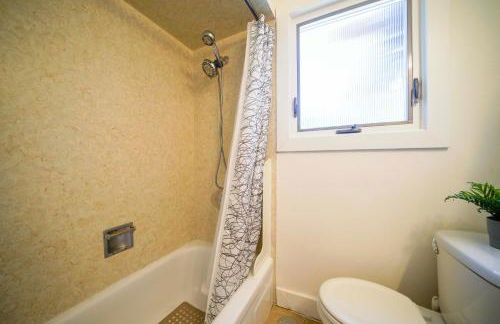 1 Mi to Univ of Wash Campus Seattle Home with Yard! - Foto 18