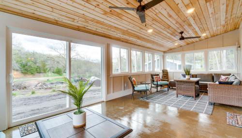 Scenic Yankton Retreat with Fire Pit 1 Mi to Lake! - Foto 5