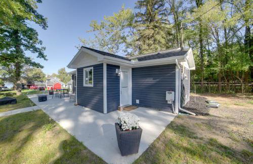 Stylish Grass Lake Retreat - Steps to Park! - Foto 23