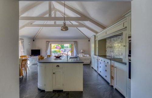 Putsborough Manor 3 Self Catering Cottages with Beach a short walk, dog friendly all year, On site Tennis, Play Area, Paddock, Spa baths, BBQ, Private Gardens, Superfast WIFI - Photo 50