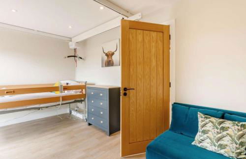 Roe Cottage, Disabled Adapted 2 Bedroom hot tub - Photo 8