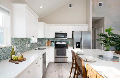 Beachfront 4BR - Tiki Bar, Yard Games, Pet-Friendly - Foto 79