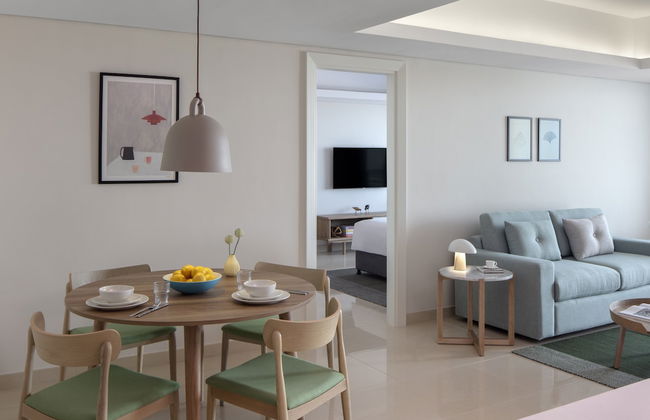 Staybridge Suites Dubai Internet City by IHG - Photo 26