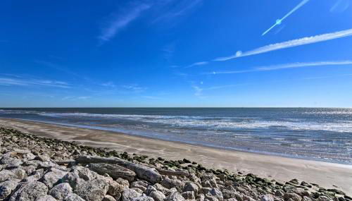 2 Blocks to Surfside Beach A-Frame Home with Deck - Foto 3