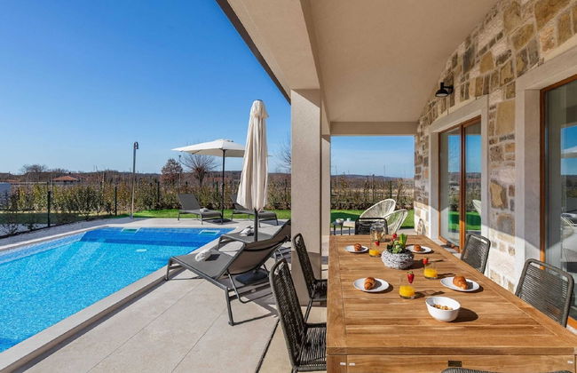 Gorgeous Villa With Pool and Terrace Surrounded by Nature - Foto 14