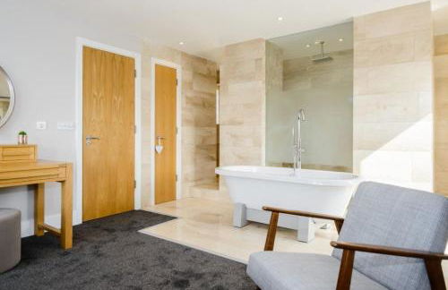 Garden Villa CW70 HOT TUB Lakeside Spa - Foto 19