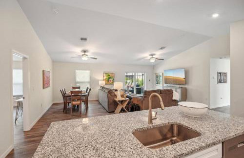 Cape House - 4 BR - Pool - Fire Pit - Private Backyard - Foto 23