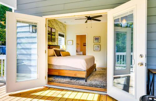 Waterfront Lake Hickory Retreat with Private Dock! - Foto 10