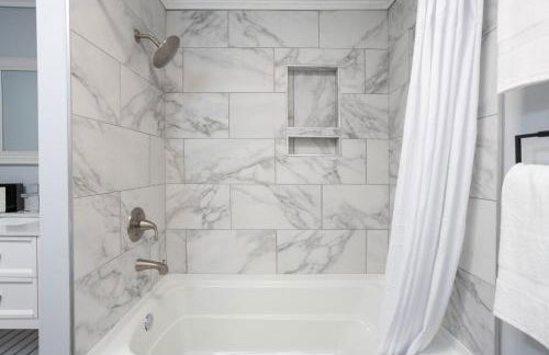 Soaking tub w Washer and Dryer, WiFi - Foto 21