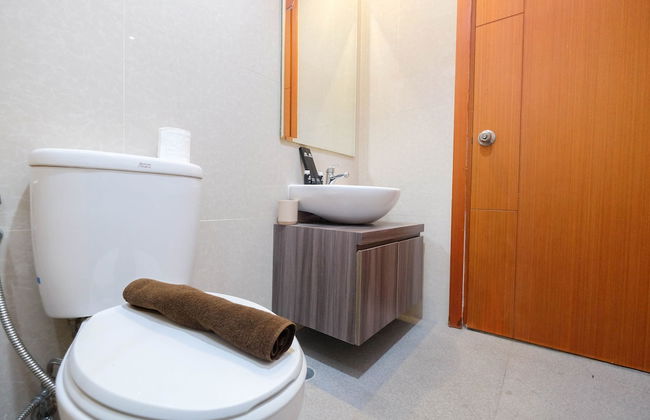 Modern And Comfy 1Br Apartment At Woodland Park Residence - Foto 12