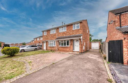 Modern 3BR, Sleeps 6, Great for groups, free parking, fast WiFi - Foto 24