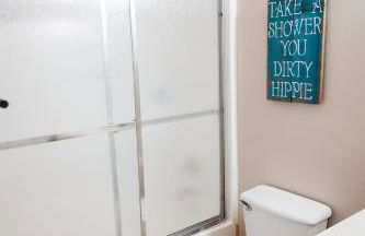 Golden Hour Getaway- Guest Favorite, 2 Min to Beach, Seasonal Pool & Arcade - Foto 63