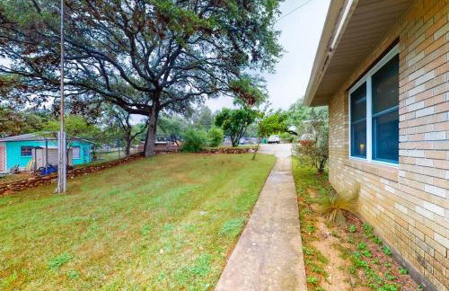 Wonderful Lakefront Home with Yard, Water Views, Central AC, WiFi, Private W/D - Foto 22