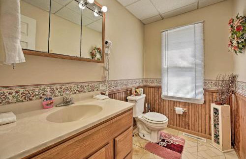 3 Mi to Lake Michigan Access Sawyer Home with Patio - Foto 13