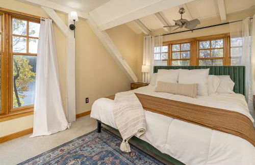 Luxury Lake House w Dock & Game Room - Photo 42