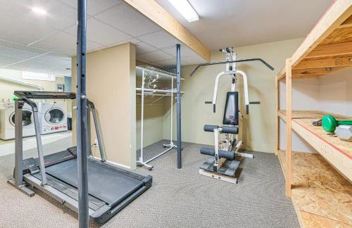 Walk to Lake Huron Beaches Home with Fire Pit! - Foto 17