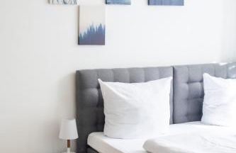 KAISER 02 by ROCKCHAIR Apartments l SUPERHOST Status l 3 Bedrooms Boxspringbeds 2 Bathrooms l Cozy Family & Business Flair 155 sqm 3 Balcony 2nd Floor Elevator up to 10 guests welcomes you! - Foto 49