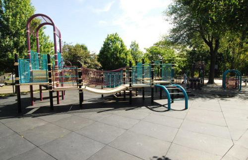 Luxury Three Bedroom apartment in a private house - Foto 30