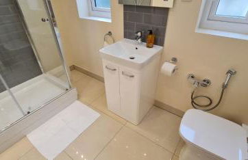 London Luxury 3 bedroom large apartment, aircon, free parking, station 4 mins walk - Foto 59