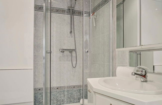 Charming Apartment Near the Beach - Photo 15