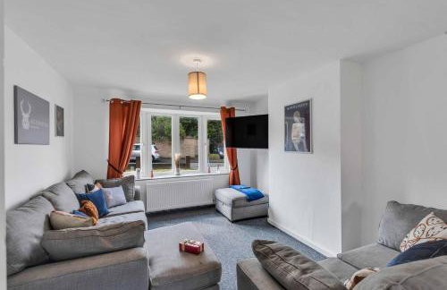 Group-Friendly 4-BR Home with Space & Comfort - Foto 19