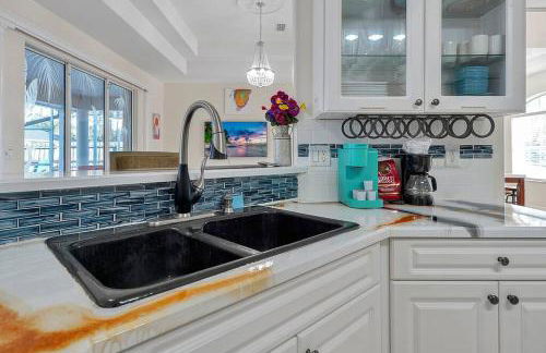 Salty Heated Pool Escape - Nearby Beach - Photo 32