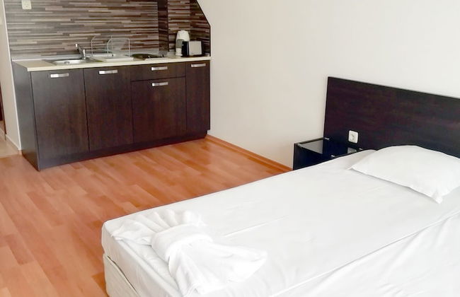 Apart-hotel Happy - Photo 6