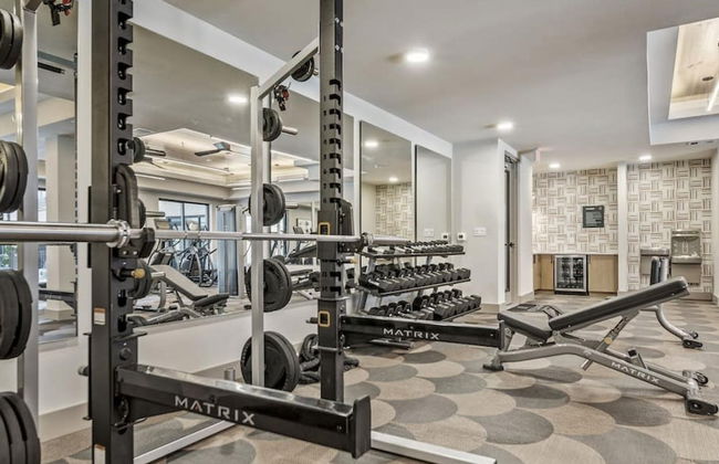 Serene West Downtown Studio w Washer Dryer - Foto 11