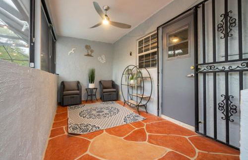 Three Bedroom Pool Home with Modern Interior Design - Foto 25