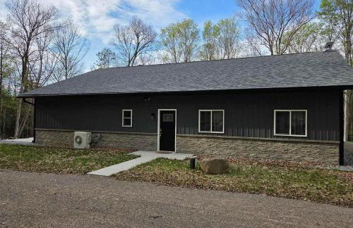 Snowy Paws on Lac Vieux Desert - Photo 2