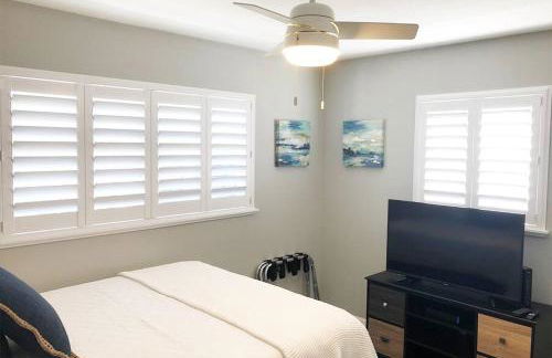 Modern Apartment - 2 of 4 - Photo 14