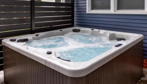 Near Drake/Downtown packed w/Amenities - Hot Tub - Movie Theater - Foto 1