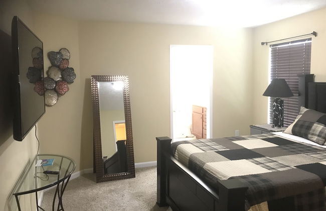 Spacious 3 BR Ranch House W Patio Yard in a Quiet Suburb - Foto 7