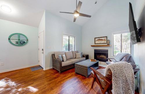 Maple Leaves - 30 Day Rental - Photo 1