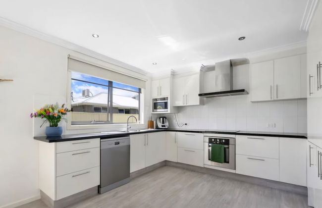 Penguin Retreat - Photo 12