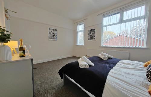 Central Manchester Modern 4 Bed House - free parking - Foto 21