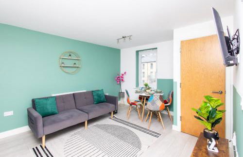 Carnforth 91 by Alt-Stay - 2 Bed En Suite Home - Parking, WiFi & King Bed - Contractors & Relocations - Weekly & Monthly Rates - Foto 6