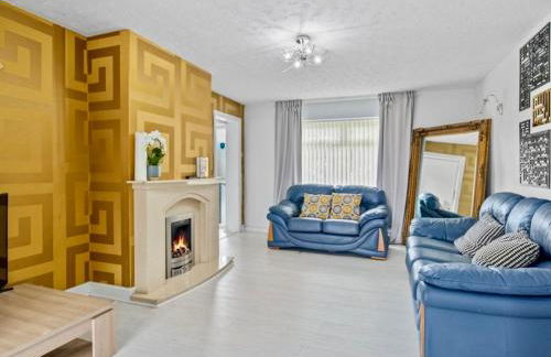 Spacious 3 Bedroom Home in Aintree - Photo 1