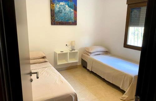 5 Bedroom, Luxury Villa - Heated Pool - Foto 17