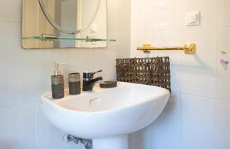 Τraditional fully detached villa on a luxurious hillock of Thessaloniki with its own garden also for family & wedding gatherings for 10 to 25 people only 15 minutes from airport - Foto 16