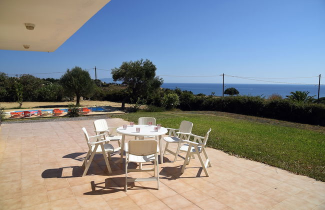 Absolute Villa by Stylish Stays - Photo 33