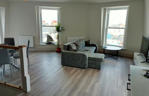 Glorious Duplex Holiday Apartment By The Sea - Photo 10