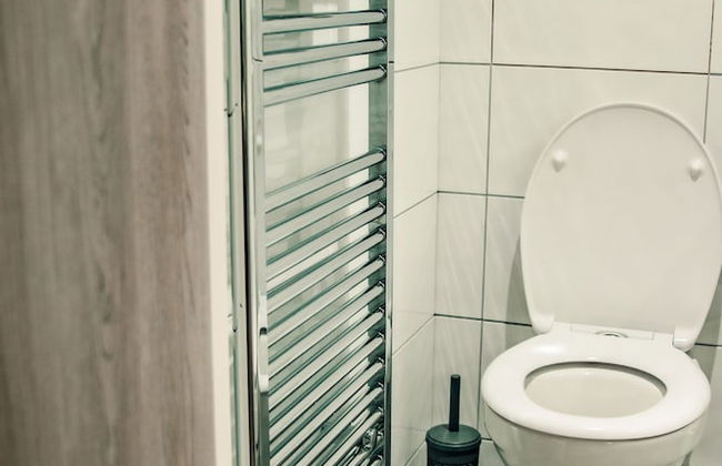 Bv Cosy Basement Apartment At Conditioning House - Photo 34