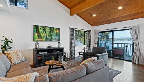 Lakefront, Private dock, ensuite-unit, King bed, Free EV charger, Boat Friendly - Foto 1