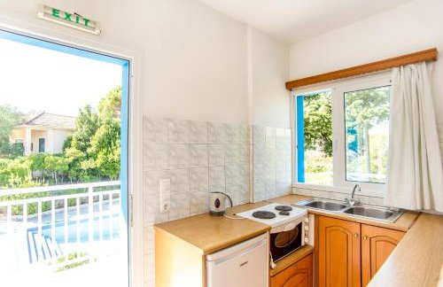 Blue White Apartments - Kefallonia Poolside Retreats - Foto 28