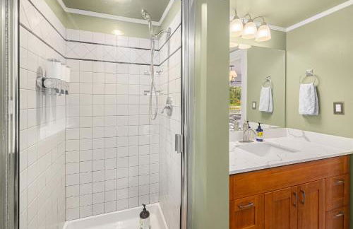 Riverfront Retreat Hot Tub Sauna Yard Gazebo and VIEWS - Foto 17